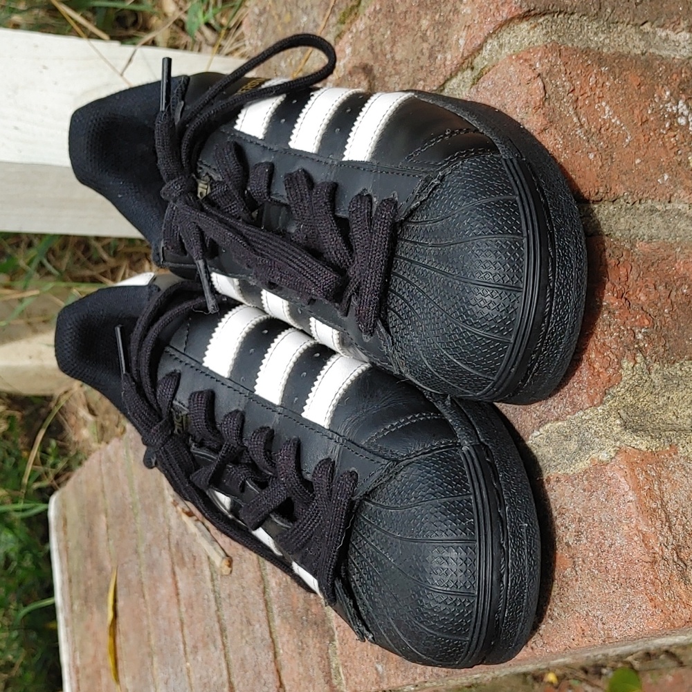 Adidas Men's  Black and White Hard Shell Superstar Sneakers Size 7.5 (1157) - Picture 1 of 9